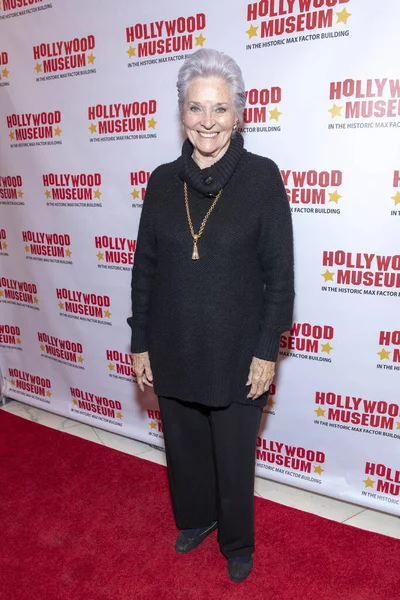 Lee Meriwether Assiste Gala 20Th Century Superhero Legends Exhibit Dedicated — Photo