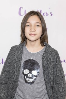 Teo Briones, 10 Aralık 2017 tarihinde Los Angeles Bale Akademisi 'nde Chandler' ın Arkadaşları & Fox 'un 
