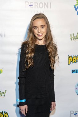 Jenna Davis, 9 Kasım 2018 'de Burbank, Kaliforniya' daki The Production Compound House 'da PRYMRR' ın Blue Lights Bash & Music Video Yayımlama Partisi 'ne katılıyor.