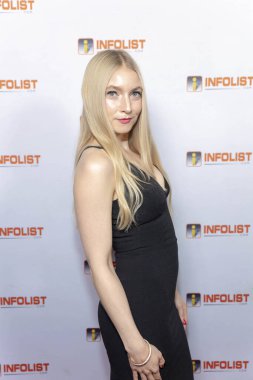 Anna Moore, 12 Eylül 2018 'de Mondrian Hotel, Batı Hollywood, Kaliforniya' daki Skybar 'da düzenlenen INFOLIST PRE-EMMYS SOIREE toplantısına katılıyor.