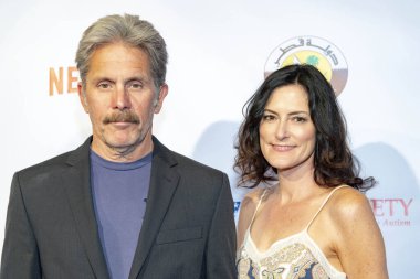 Gary Cole konuklarıyla birlikte 29 Nisan 2018 'de Beverly Hills, CA' da düzenlenen 2. Yıllık AutFest Uluslararası Film Festivali 'ne katıldı.