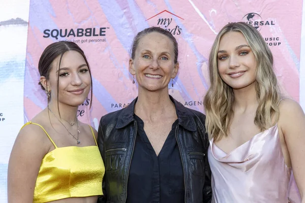 Mackenzie Ziegler Heather Carmichael Maddie Ziegler出席2019年4月6日在加州好莱坞的 结束青年无家可归现象 给我的朋友们带来的好处 — 图库照片