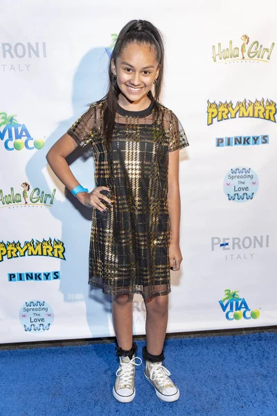 Isabella Leon Woont Prymrr Blue Lights Birthday Bash Music Video — Stockfoto