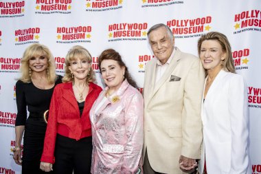 Loni Anderson, Barbara Eden, Donelle Dadigan, Peter Marshall, Laurie Marshall, Barbara Eden ve 