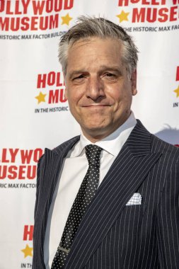 David Starzyk, 21 Ağustos 2019 'da Hollywood Müzesi' nde onurlandırılan Barbara Eden ve 
