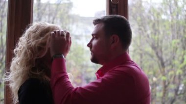Fille qui embrasse un mec Fille qui embrasse un mec