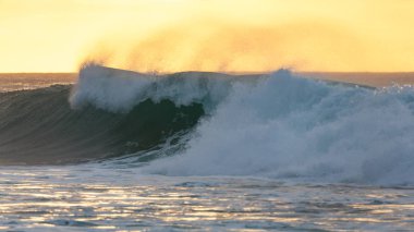 Banzai Pipeline günbatımı