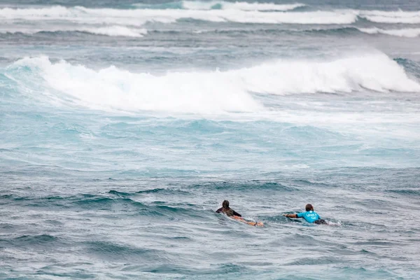 Surfování, pádlování Sunset Beach na Havaji — Stock fotografie