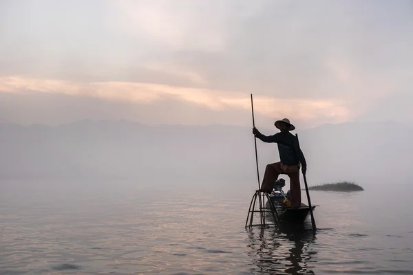 Balıkçı Inle Gölü — Stok fotoğraf
