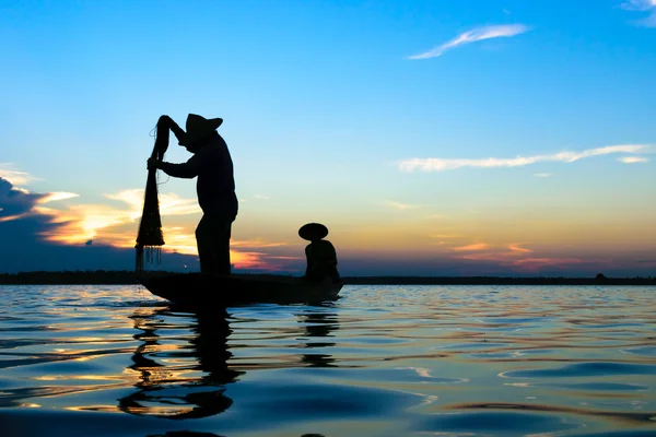 Pescatore Pescano Fiume Durante Tramonto — Foto Stock