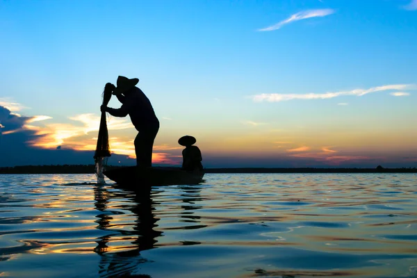 Pêcheur Pêchent Rivière Pendant Coucher Soleil — Photo