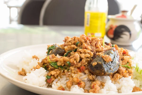 Arroz frito con albahaca — Foto de Stock