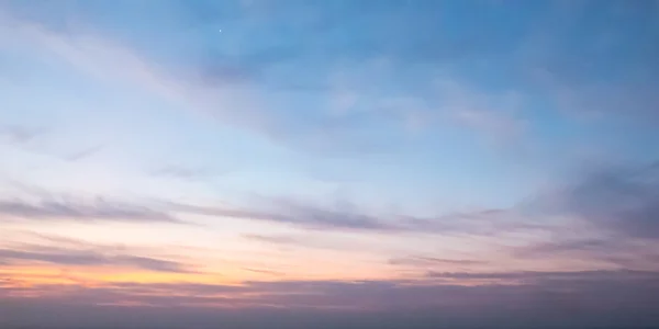 Nehri Ile Güzel Gökyüzü Güneş Doğar Stok Fotoğraf