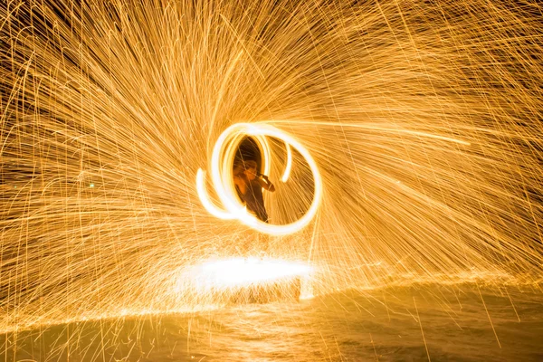 Ogień, pokaz tańca — Zdjęcie stockowe