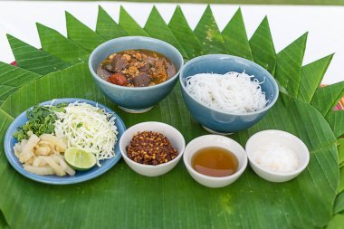 Khan tok veya Khantoke akşam yemekleri