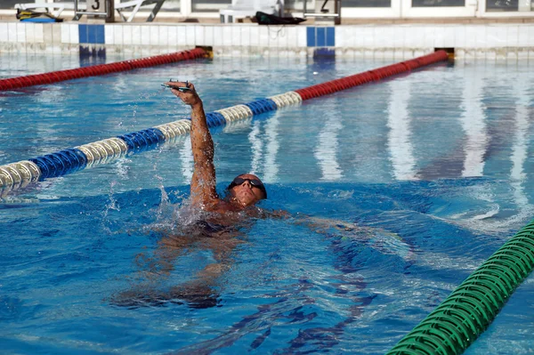 Nadador na piscina — Fotografia de Stock