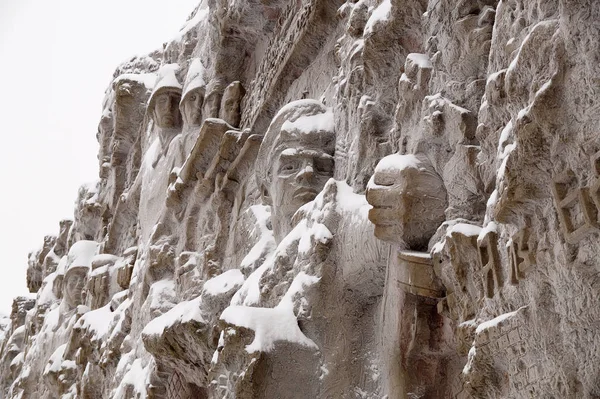 Defenders of Stalingrad on a bas-relief of "Wall ruins" — Stock Photo, Image