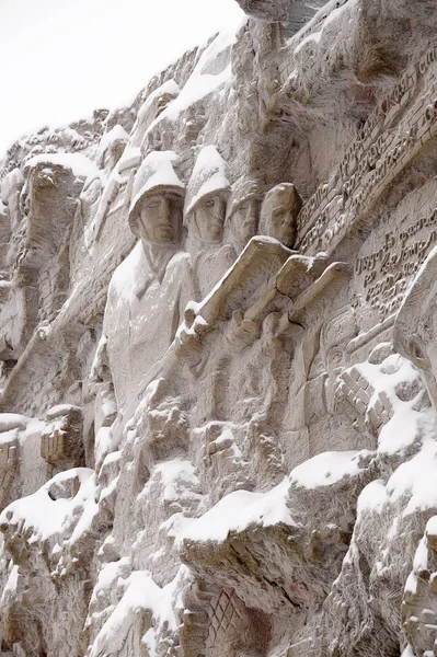 Defenders of Stalingrad on a bas-relief of "Wall ruins" — Stock Photo, Image