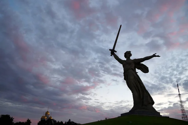 Skulptur "Moderlandet" på Mamayev Kurgan — Stockfoto