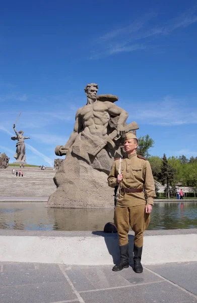 Kämpfer der Roten Armee in Form von Zeiten des Zweiten Weltkriegs — Stockfoto