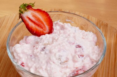 Berry curds çilek ile