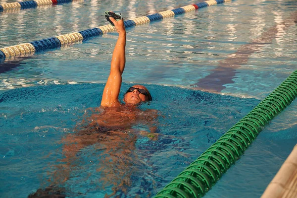 Nadador en la piscina —  Fotos de Stock