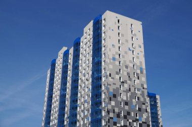 Yeni ev ile bir çok renkli granit döşeme kaplamalı 