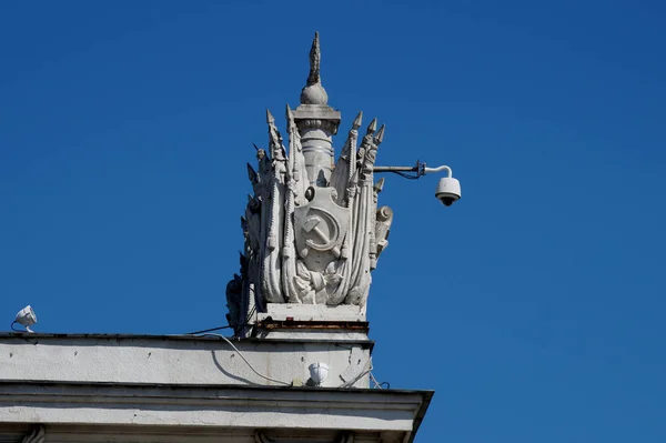 Rotunde und Lampen an der Böschung — Stockfoto