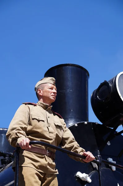 Soldado do Exército Vermelho na forma de tempos da Segunda Guerra Mundial no — Fotografia de Stock