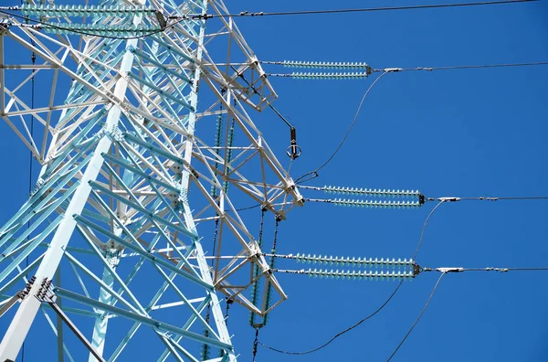 Nuevo mástil de líneas eléctricas Imagen De Stock