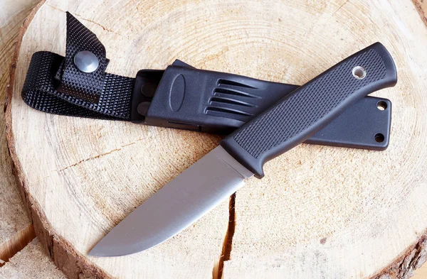 Caza de cuchillos de acero con alto contenido de carbono — Foto de Stock