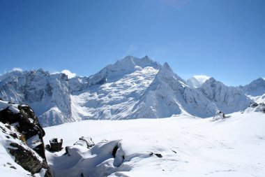Kafkasya dağlarında dağ tepe