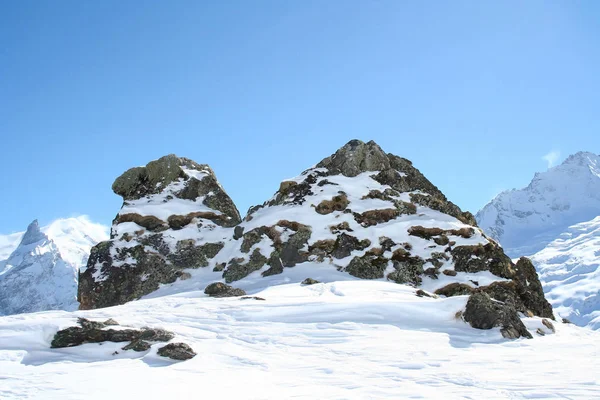 "Deve" Kafkasya dağlarında rock — Stok fotoğraf