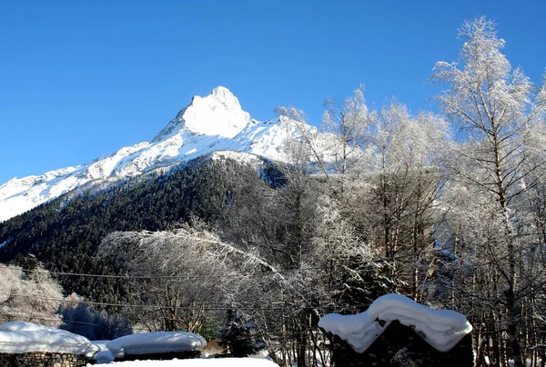 Montagne dans les montagnes du Caucase — Photo