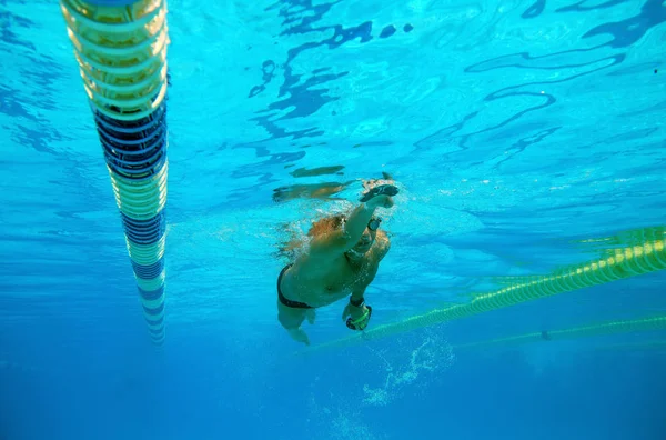 Nadador na piscina — Fotografia de Stock