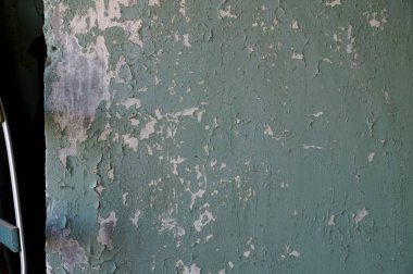 Ev duvar soyulmuş uzakta eski boya ile