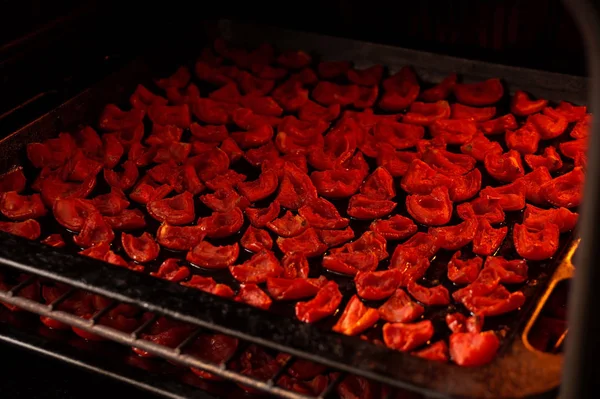 Kurutulmuş domates içinde ev koşulları