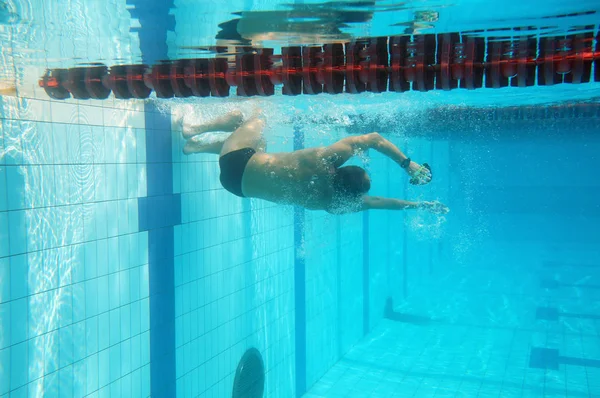 Schwimmer im Schwimmbad — Stockfoto