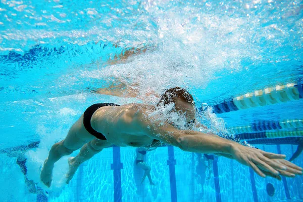 Nadador na piscina — Fotografia de Stock