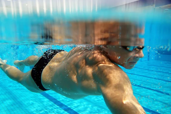 Nadador na piscina — Fotografia de Stock