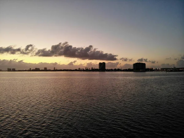 Drone Miami Sunrise Water — kuvapankkivalokuva