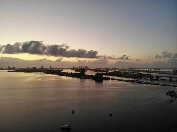 Drohne Miami Bei Sonnenaufgang Über Dem Wasser — Stockfoto