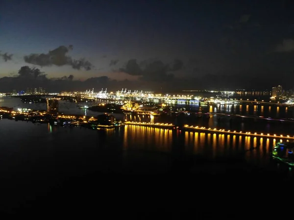 Drone Miami Durante Amanecer Sobre Agua —  Fotos de Stock
