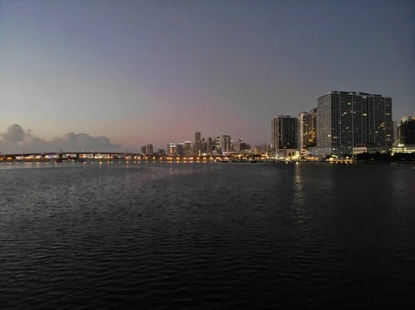 Drone Miami Durante Amanecer Sobre Agua — Foto de Stock