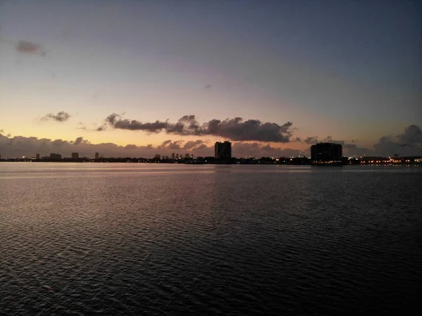 Drone Miami Tijdens Zonsopgang Het Water — Stockfoto