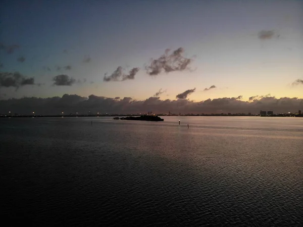 Drone Miami Tijdens Zonsopgang Het Water — Stockfoto