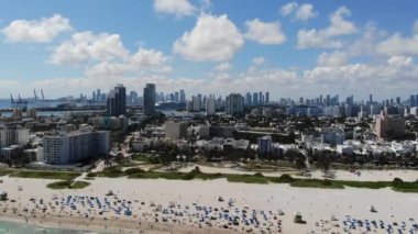 Güney plajı, Miami, İHA ile kaplanmış ve yaz boyunca vurulmuş.