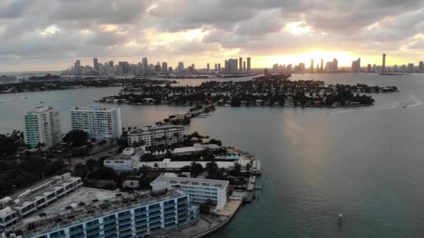 Pôr Sol Sobre Baía Flórida Com Vistas Pontes Barcos — Vídeo de Stock