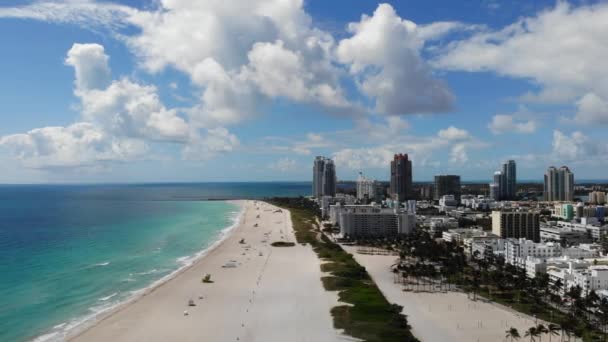 南ビーチマイアミ空の砂と青い水 — ストック動画