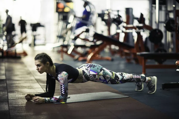 Pretty Girl Doing Plank Exercise Gym — Stock Photo, Image